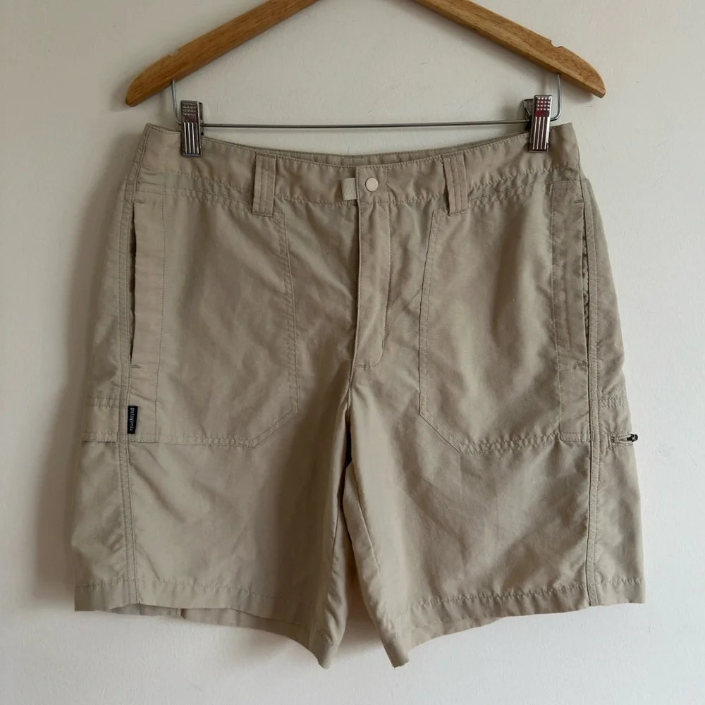 Patagonia || Woman’s tan Island Hopper Shorts size 10